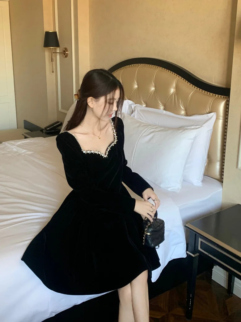 Vintage Evening Party Velvet Dresses for Woman Elegant Fashion Wedding Birthday Prom Long Sleeves Female Clothing Black Robe