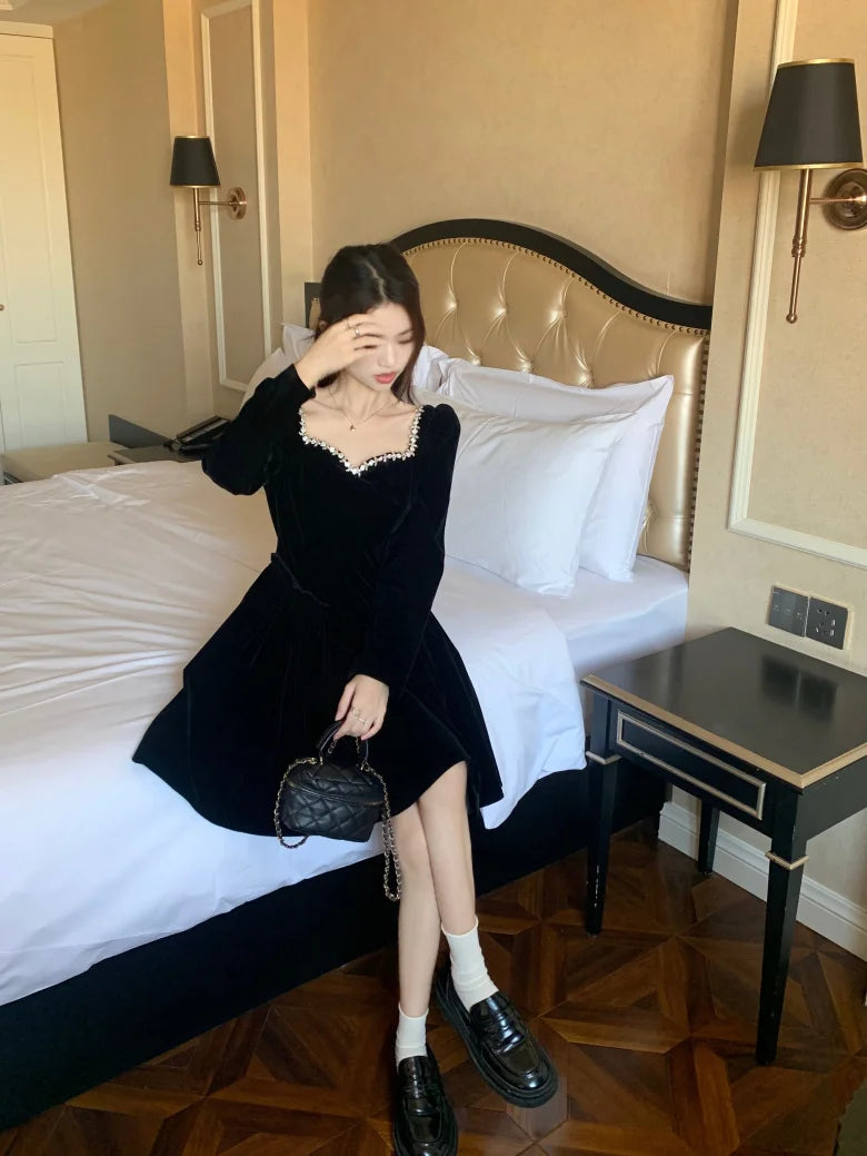 Vintage Evening Party Velvet Dresses for Woman Elegant Fashion Wedding Birthday Prom Long Sleeves Female Clothing Black Robe